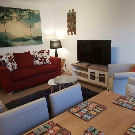 Chic Flat At Hairmyres Hospital & Train Station Appartement East Kilbride Buitenkant foto