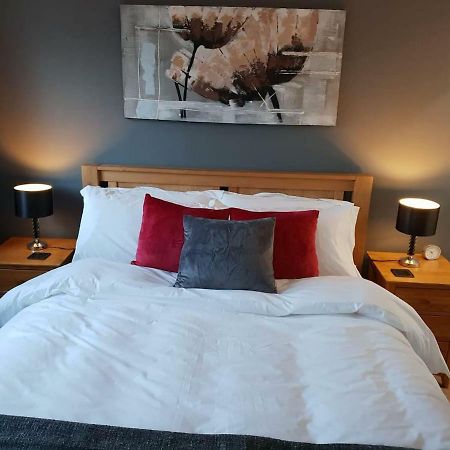 Chic Flat At Hairmyres Hospital & Train Station Appartement East Kilbride Buitenkant foto