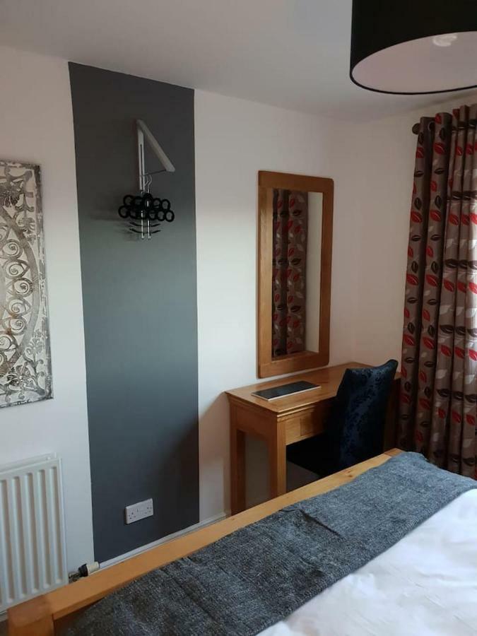 Chic Flat At Hairmyres Hospital & Train Station Appartement East Kilbride Buitenkant foto