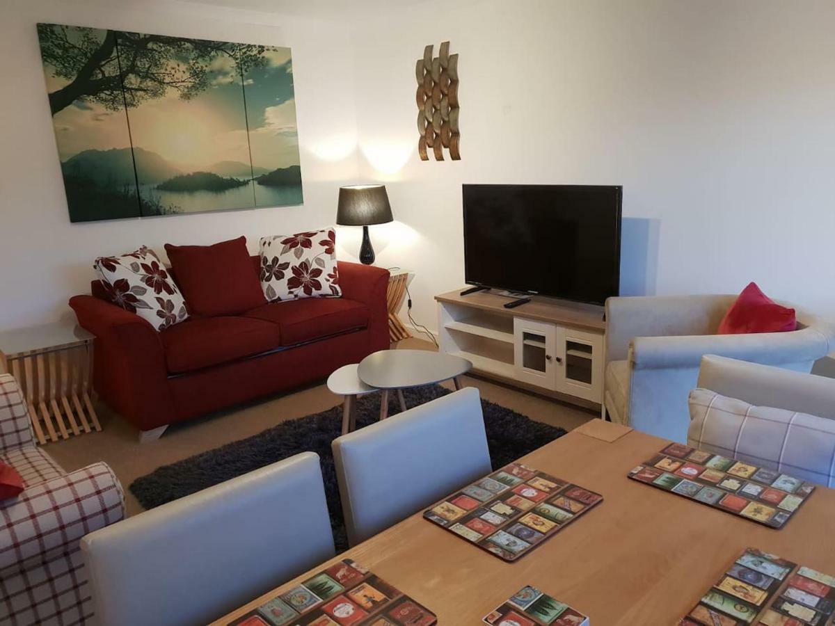 Chic Flat At Hairmyres Hospital & Train Station Appartement East Kilbride Buitenkant foto