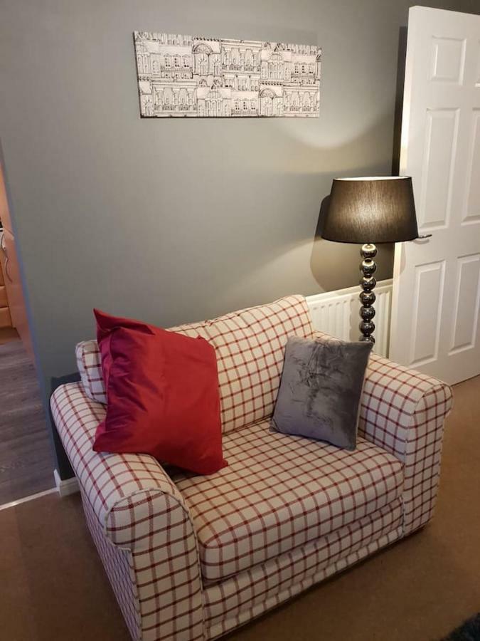 Chic Flat At Hairmyres Hospital & Train Station Appartement East Kilbride Buitenkant foto