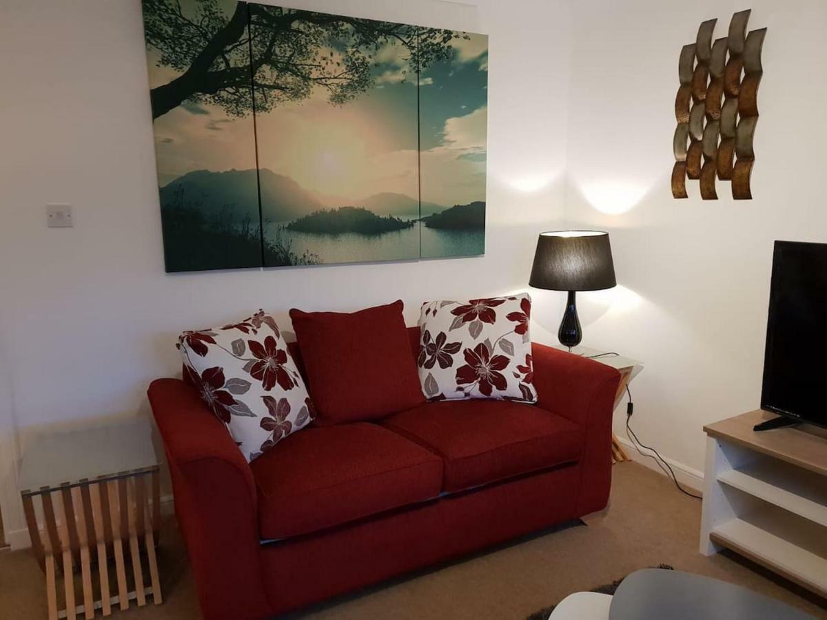 Chic Flat At Hairmyres Hospital & Train Station Appartement East Kilbride Buitenkant foto