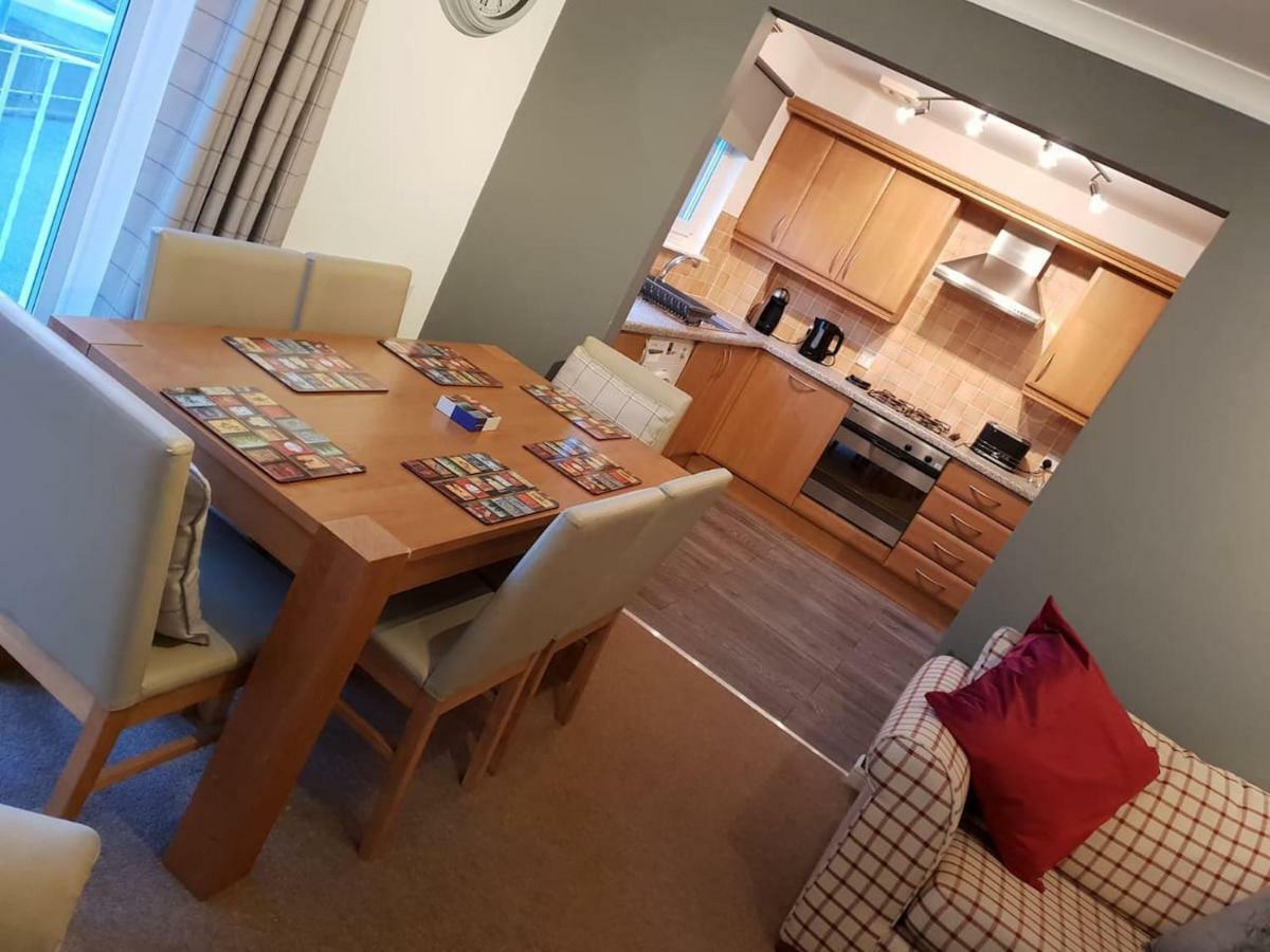 Chic Flat At Hairmyres Hospital & Train Station Appartement East Kilbride Buitenkant foto