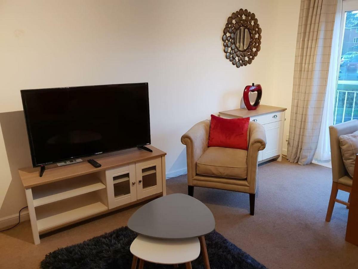 Chic Flat At Hairmyres Hospital & Train Station Appartement East Kilbride Buitenkant foto