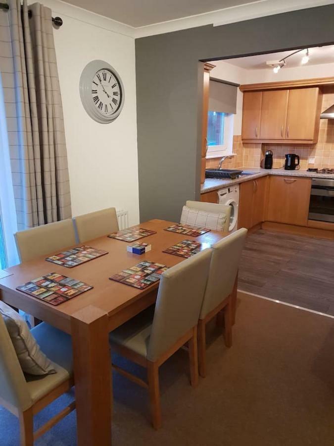 Chic Flat At Hairmyres Hospital & Train Station Appartement East Kilbride Buitenkant foto